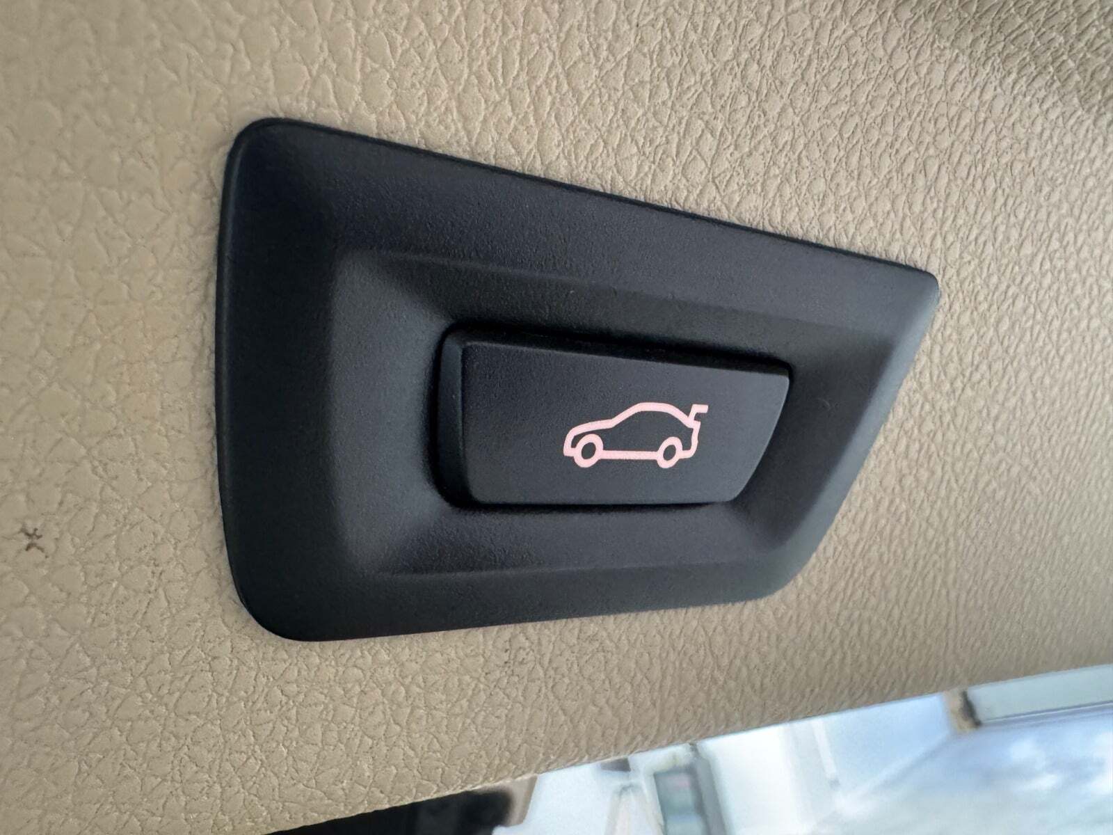 Grå BMW 320d fra 2017