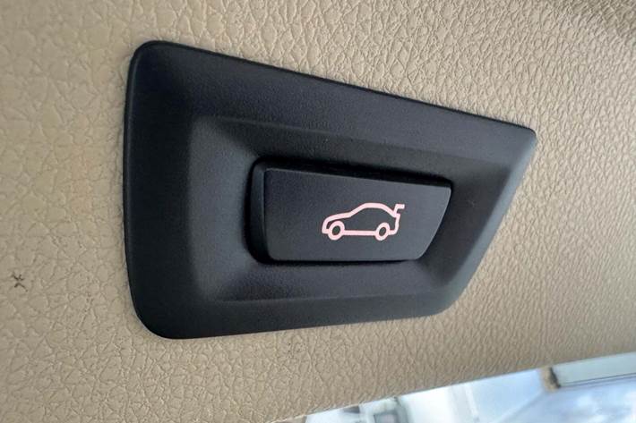 Grå BMW 320d fra 2017