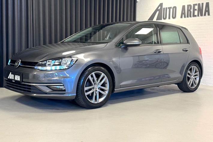 Grå VW Golf VII fra 2017