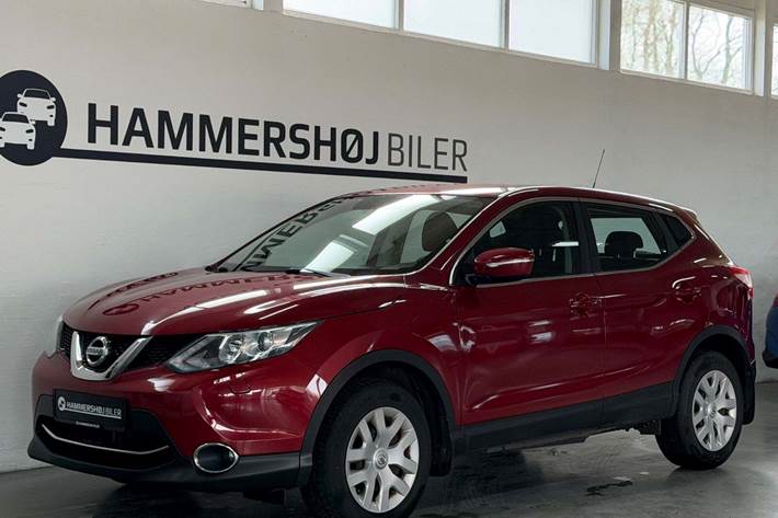 Rød Nissan Qashqai fra 2014