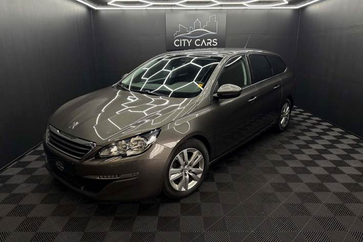 Grå Peugeot 308 fra 2016