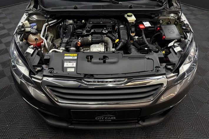 Grå Peugeot 308 fra 2016