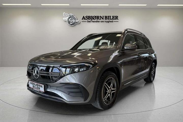 Grå Mercedes EQB250 fra 2023 set udefra