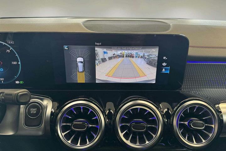 Grå Mercedes EQB250 fra 2023