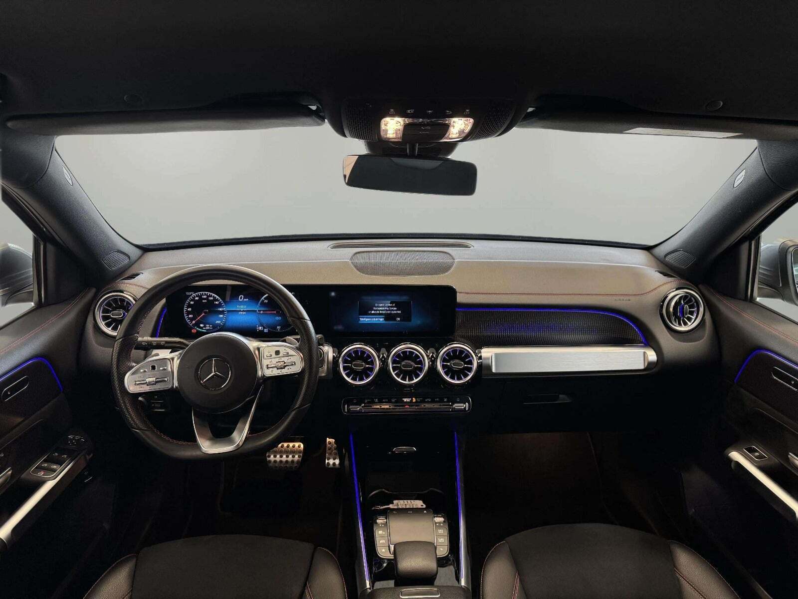 Grå Mercedes EQB250 fra 2023
