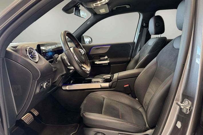 Grå Mercedes EQB250 fra 2023