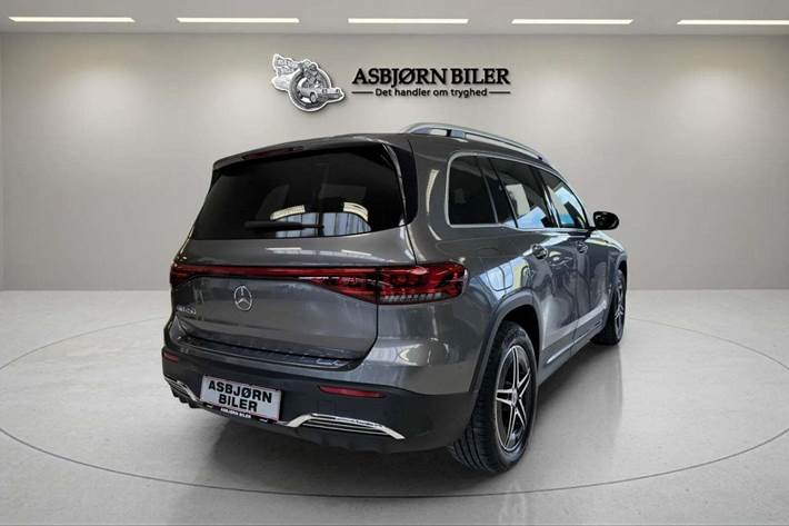 Grå Mercedes EQB250 fra 2023