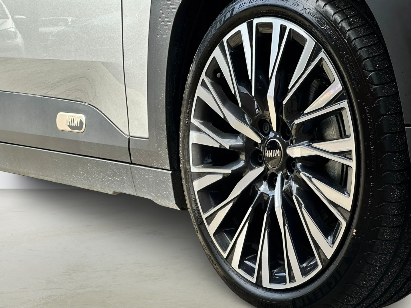 Sølv Mini Aceman E fra 2025