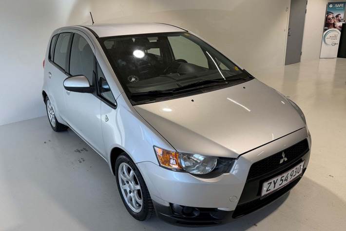 Sølv Mitsubishi Colt fra 2009