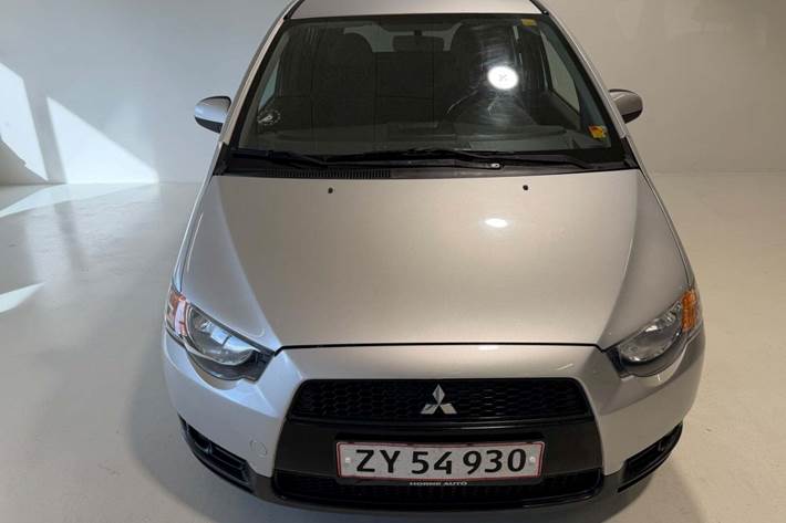 Sølv Mitsubishi Colt fra 2009