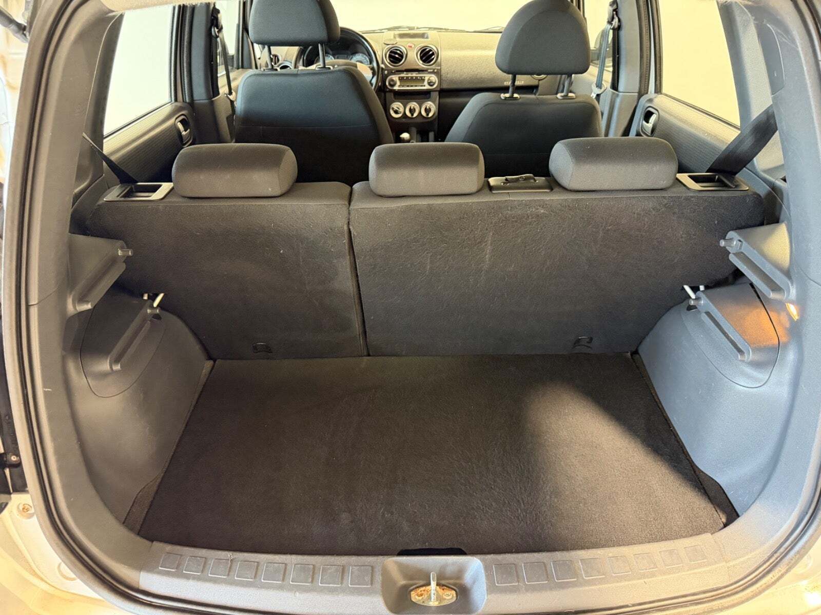 Sølv Mitsubishi Colt fra 2009