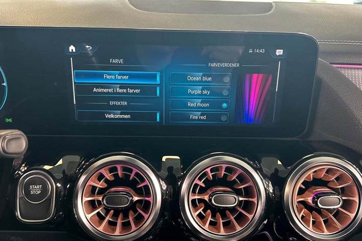 Sølv Mercedes EQA250+ fra 2022