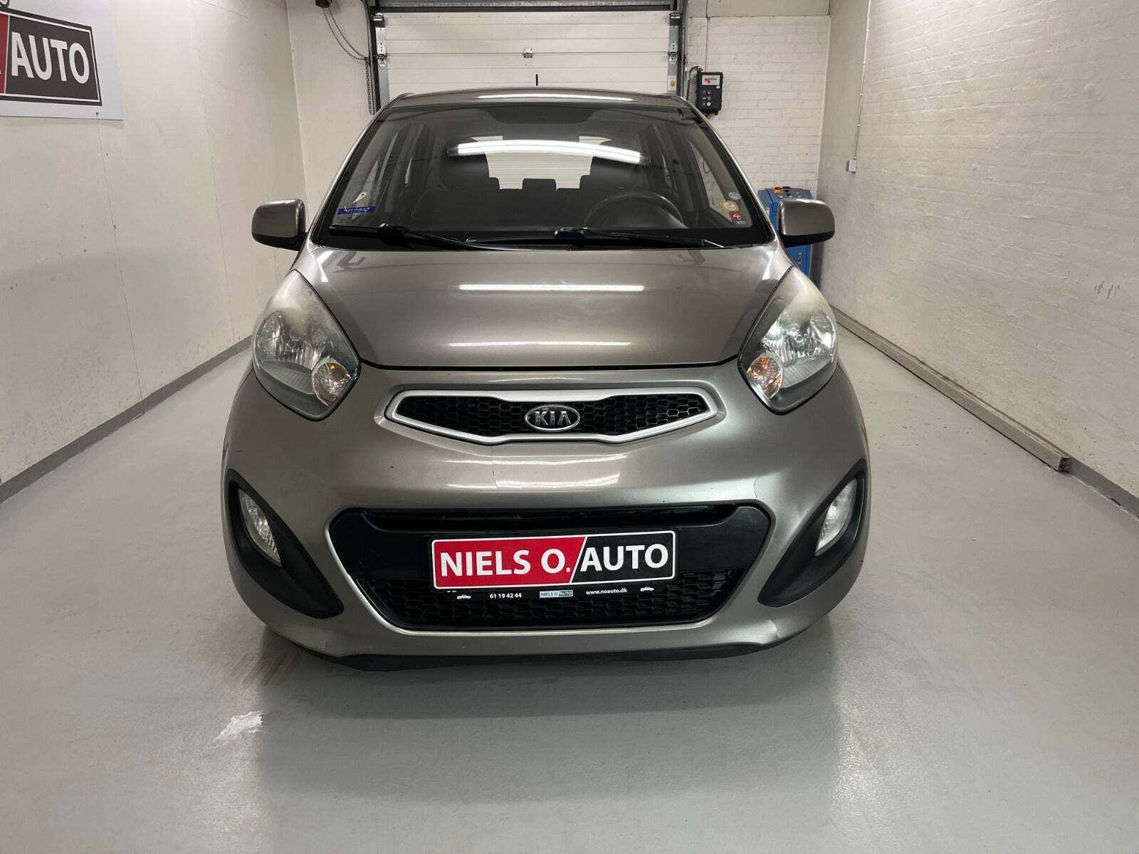 Grå Kia Picanto fra 2012