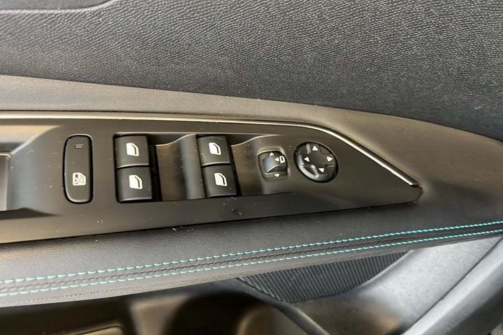 Sort Peugeot 3008 fra 2021
