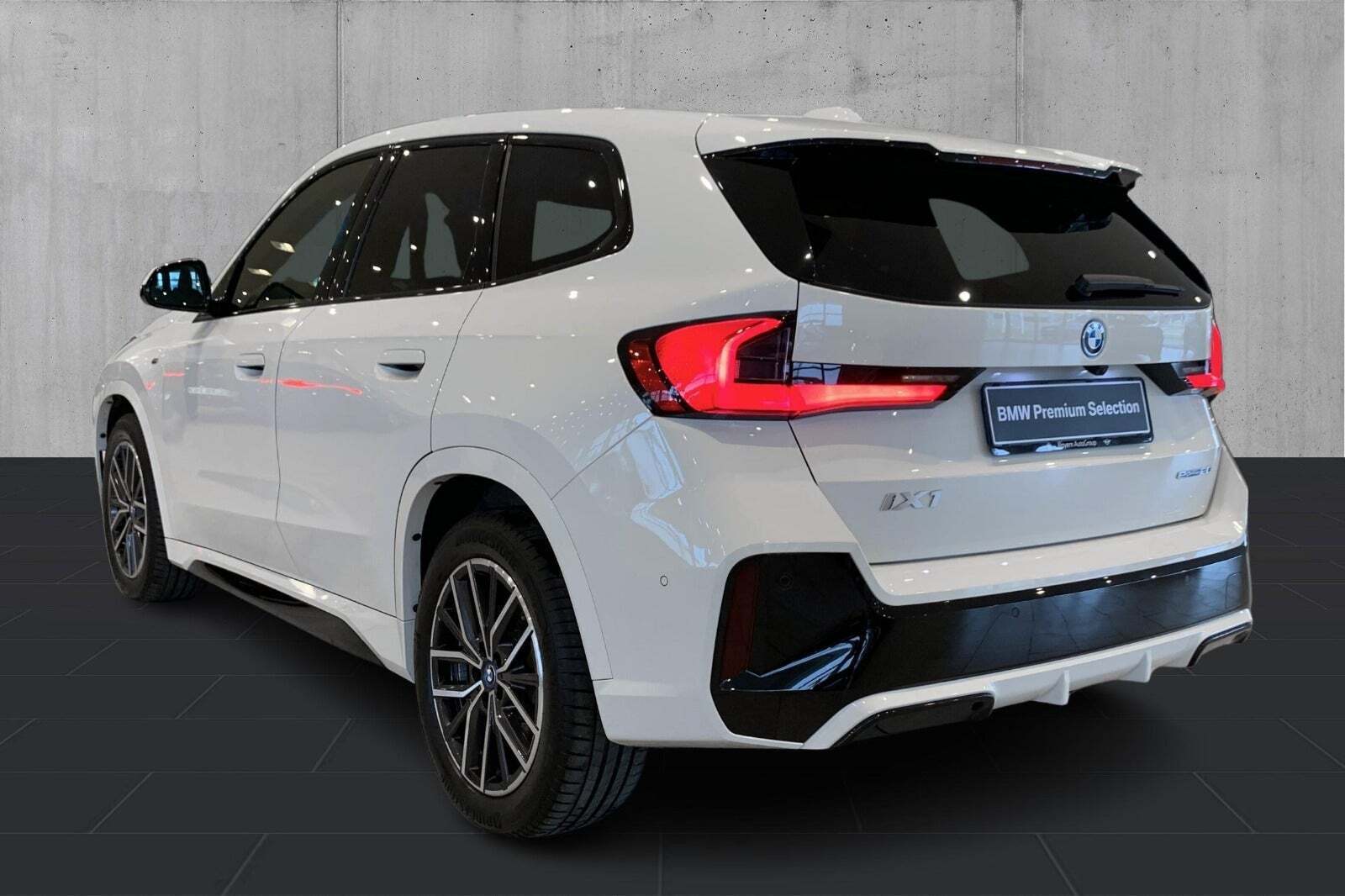 Hvid BMW iX1 fra 2024