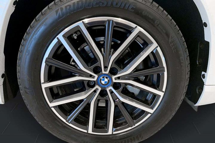 Hvid BMW iX1 fra 2024