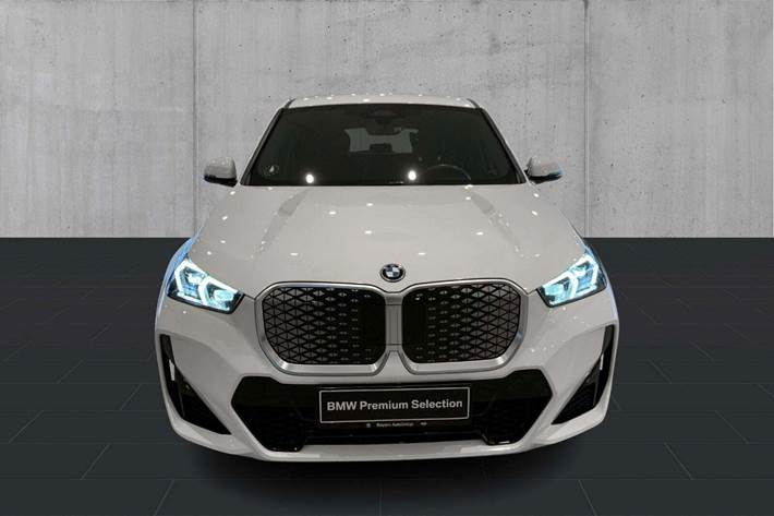 Hvid BMW iX1 fra 2024