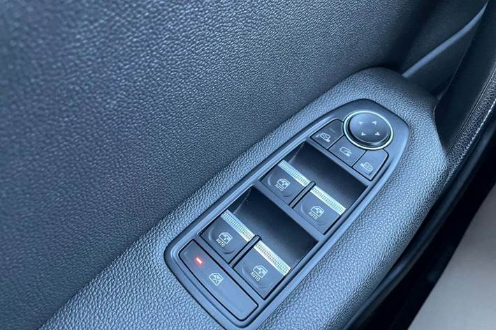 Orange Renault Captur fra 2020