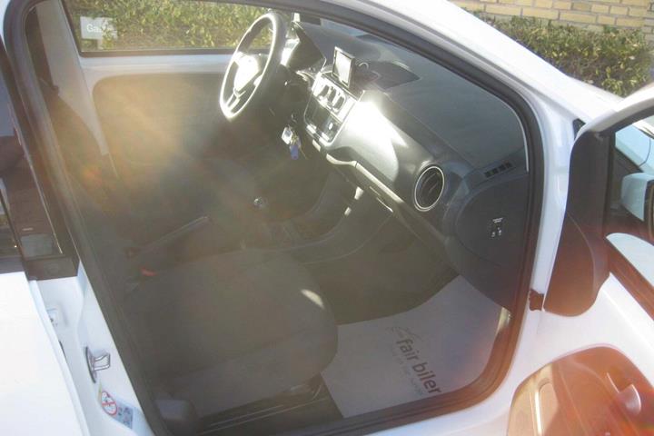 Hvid VW UP! fra 2021