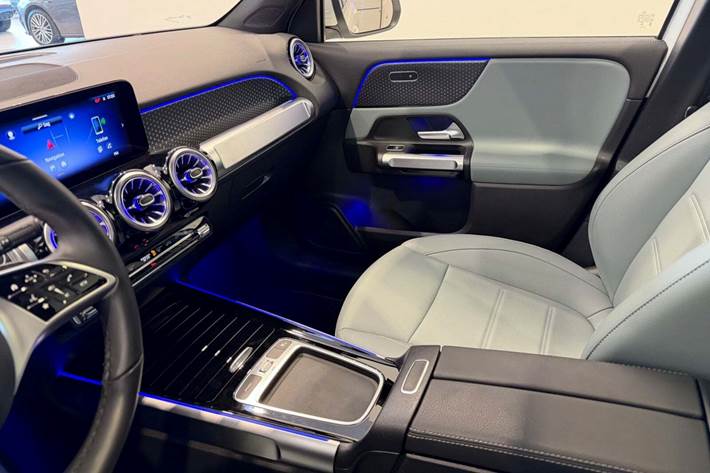 Hvid Mercedes EQB300 fra 2025