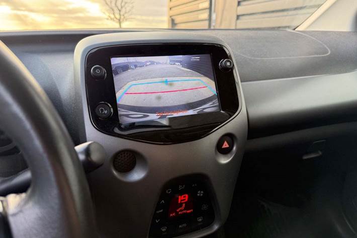 Grå Toyota Aygo fra 2021