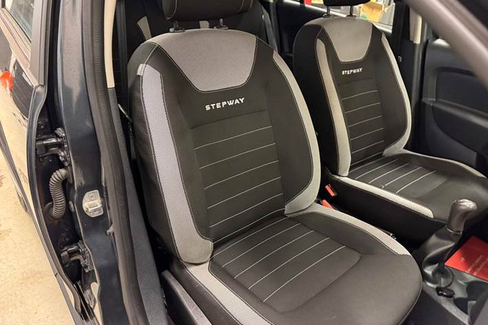 Grå Dacia Logan Stepway fra 2019