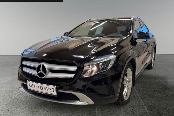 Sort Mercedes GLA200 fra 2015