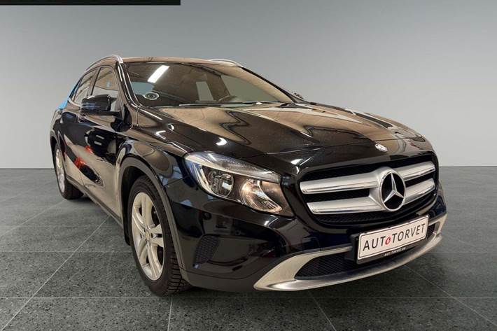 Sort Mercedes GLA200 fra 2015