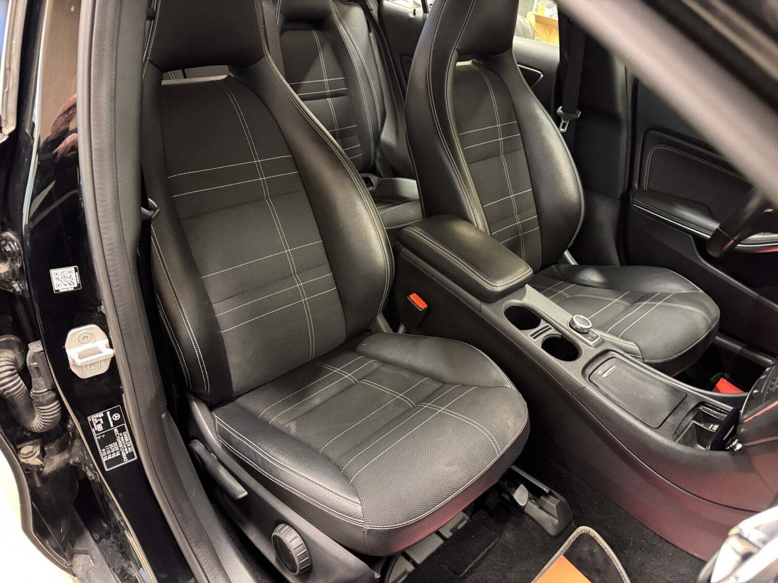 Sort Mercedes GLA200 fra 2015