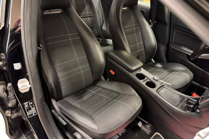 Sort Mercedes GLA200 fra 2015