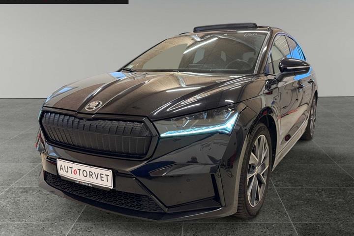 Sort Skoda Enyaq fra 2021 set udefra