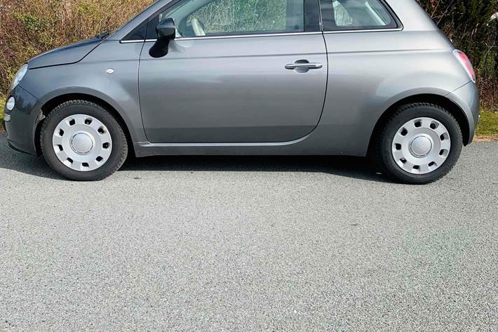 Grå Fiat 500 fra 2012