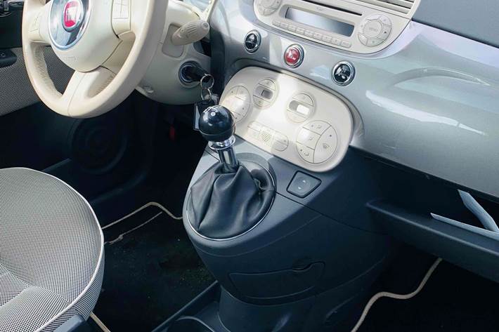 Grå Fiat 500 fra 2012