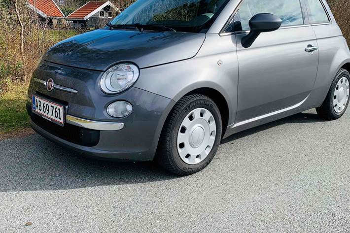 Grå Fiat 500 fra 2012