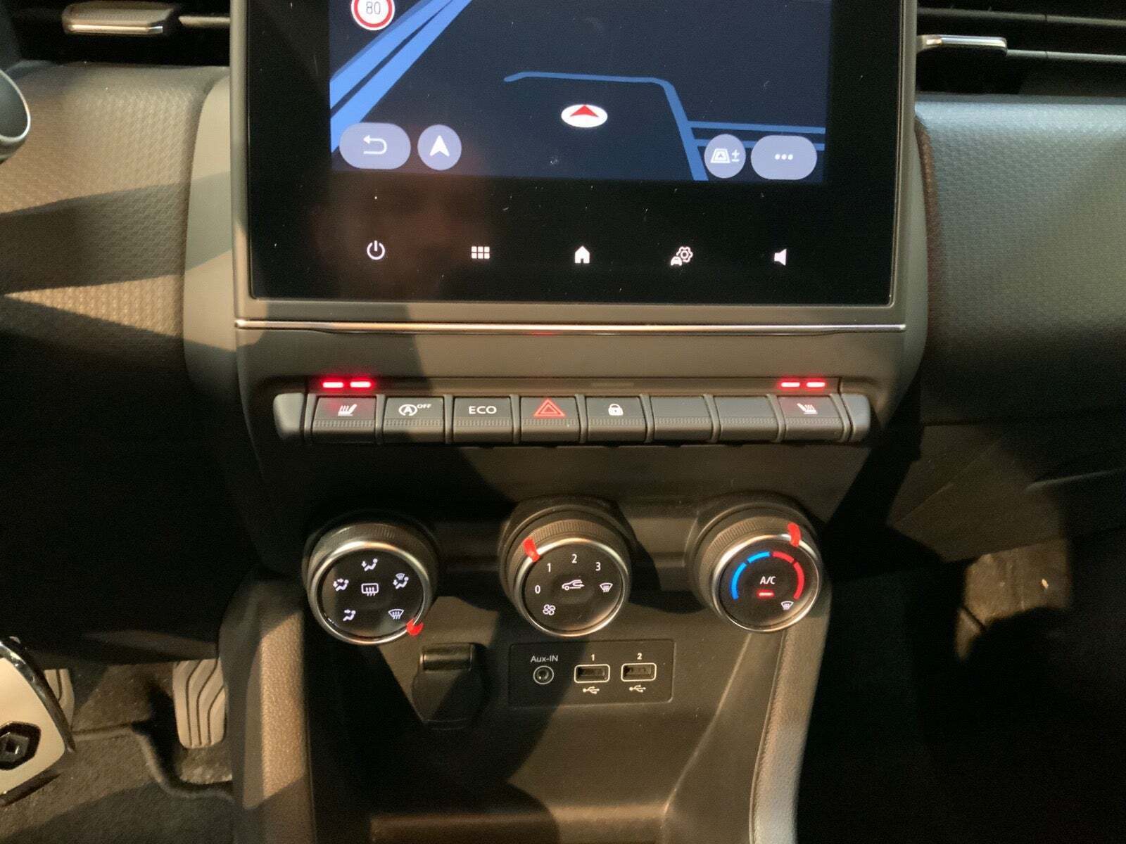 Grå Renault Clio V fra 2020