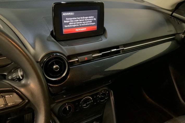 Grå Mazda 2 fra 2018