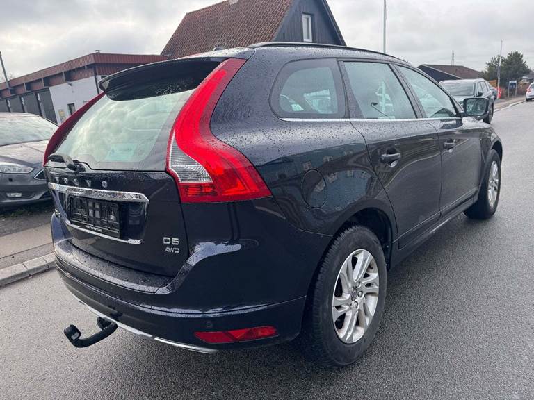Volvo XC60 2,4 D5 220 Momentum aut. AWD