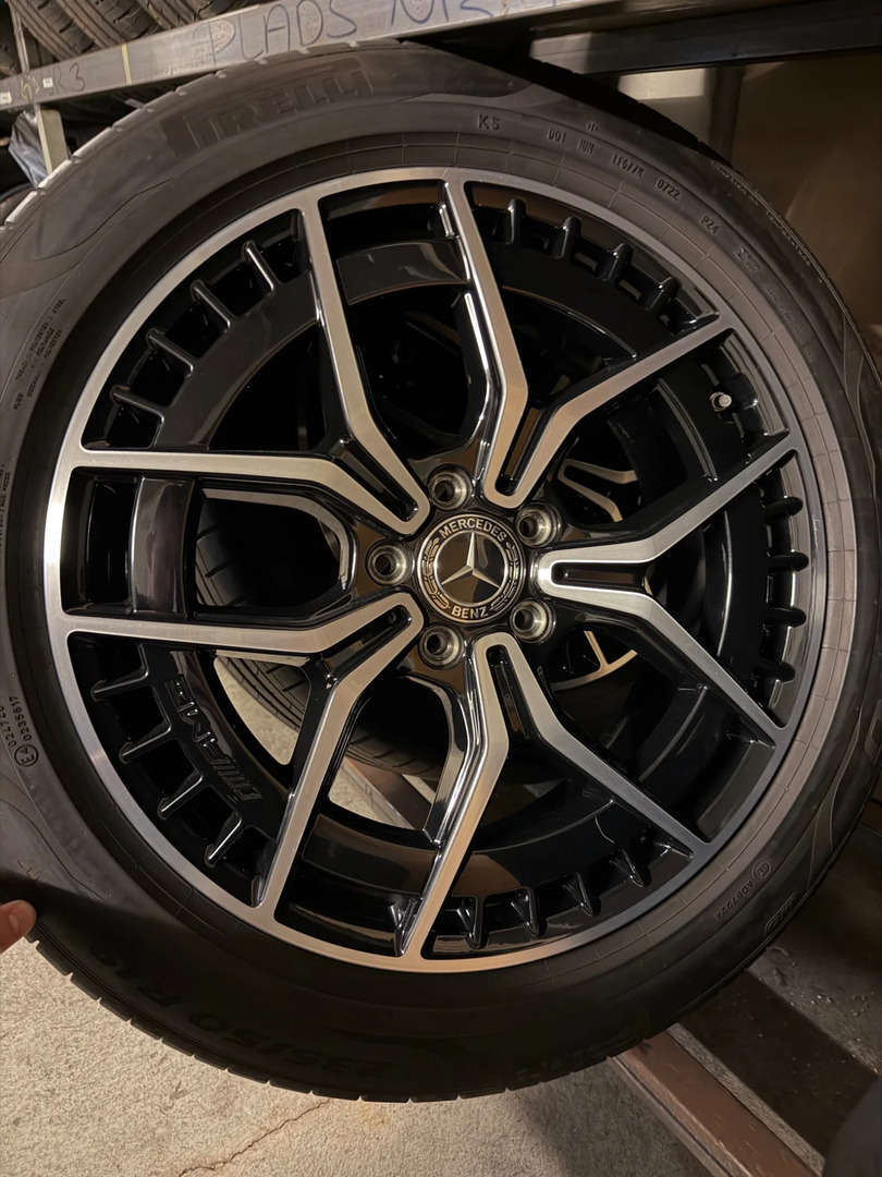 Hvid Mercedes EQA250 fra 2021