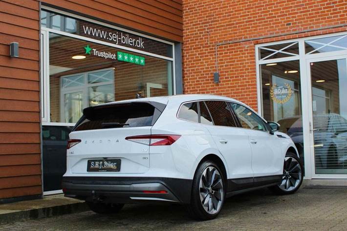 Hvid Skoda Enyaq fra 2021