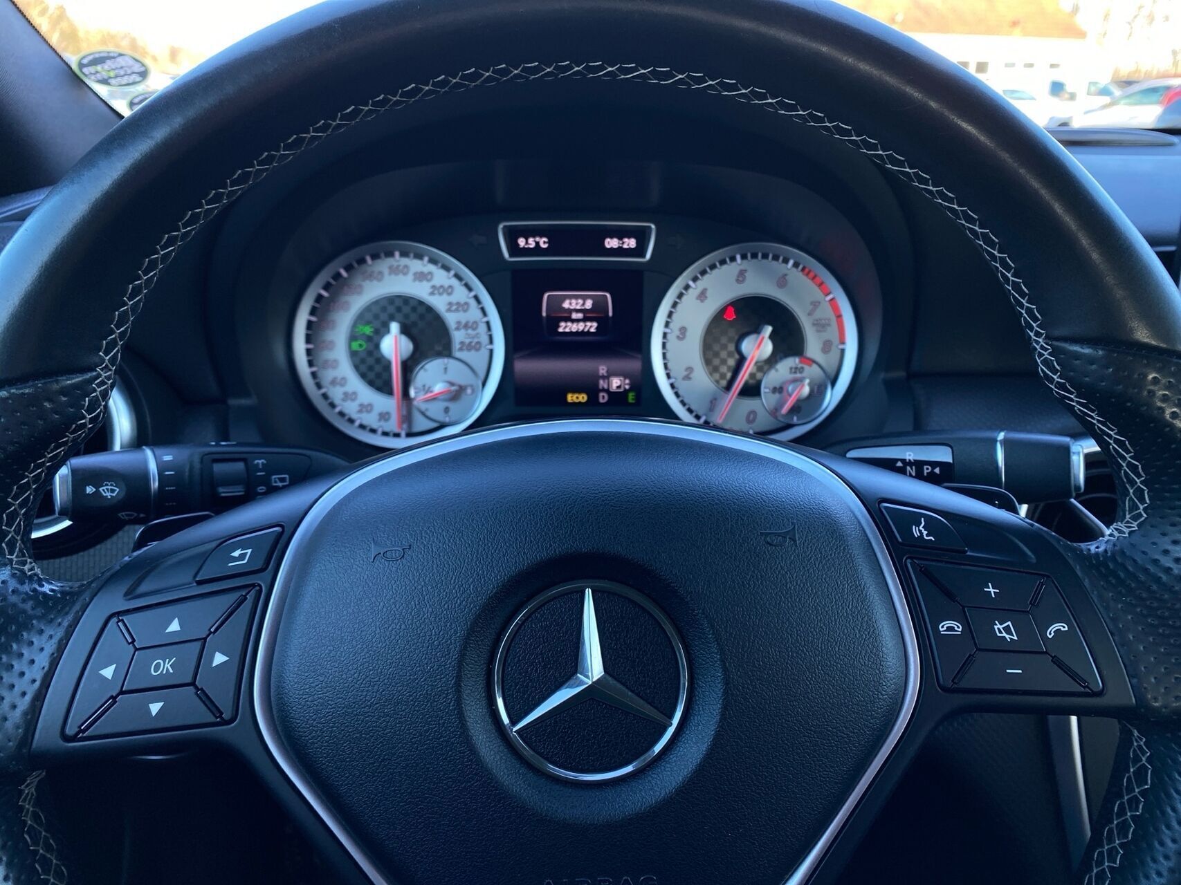 Rød Mercedes A200 fra 2014