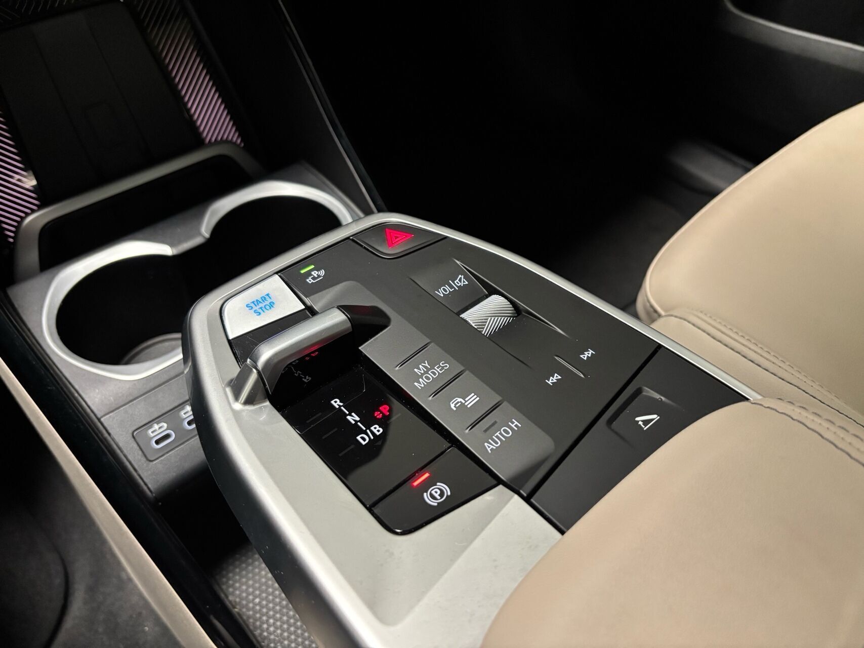 Blå BMW iX1 fra 2025