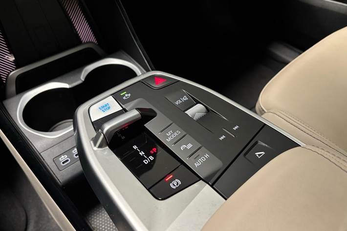 Blå BMW iX1 fra 2025