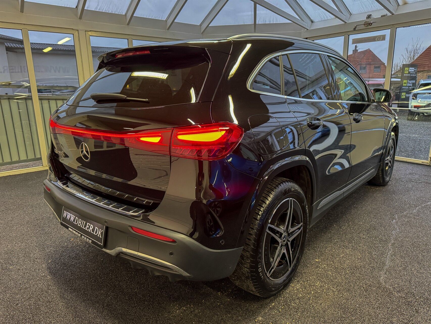 Sort Mercedes EQA 250+ fra 2024