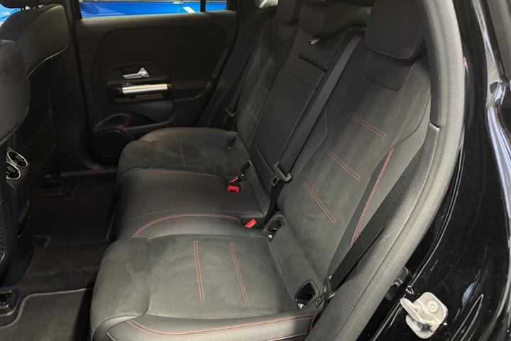 Sort Mercedes EQA 250+ fra 2024