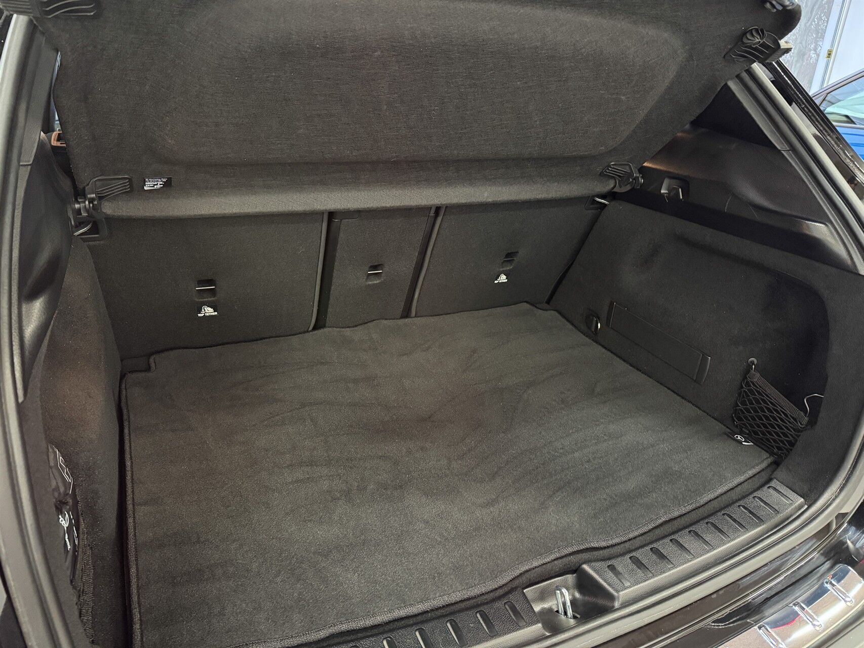 Sort Mercedes EQA 250+ fra 2024