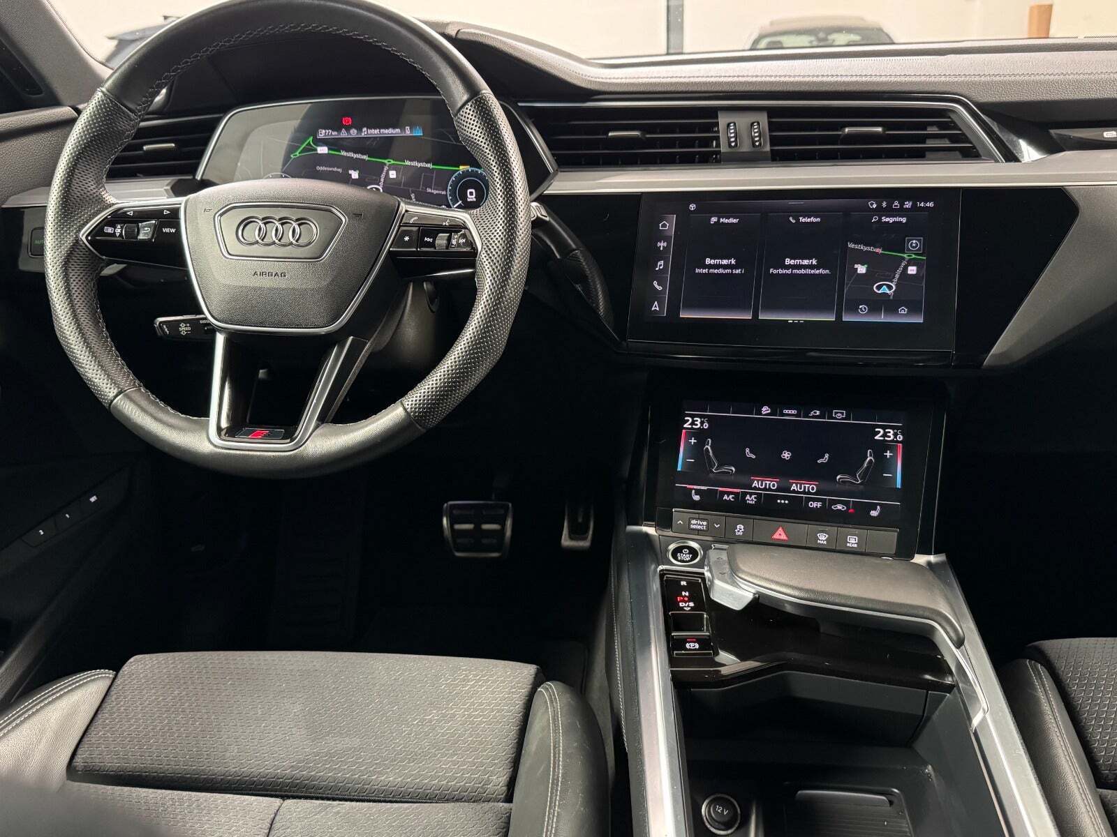 Grå Audi Q8 e-tron fra 2024