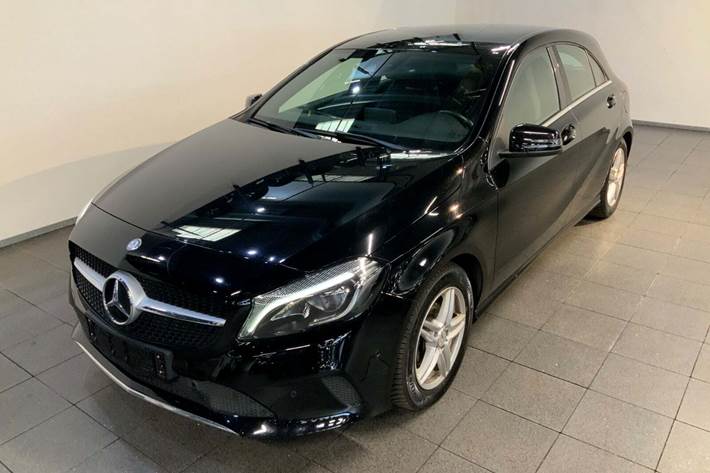 Sort Mercedes A180 d fra 2016 set udefra