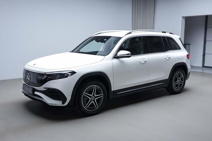 Hvid Mercedes EQB250+ fra 2026 set udefra