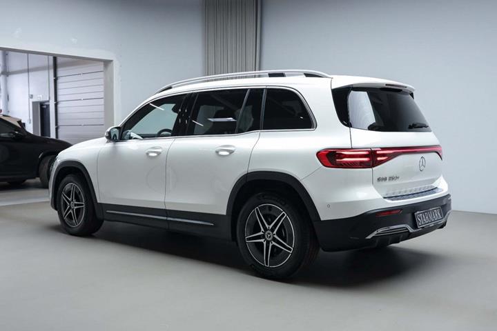 Hvid Mercedes EQB250+ fra 2026