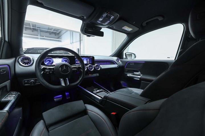 Hvid Mercedes EQB250+ fra 2026